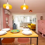Colorful 3-bedroom Апартаменты *