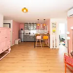 Апартаменты Colorful 3-bedroom