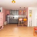 Апартаменты Colorful 3-bedroom