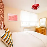 Апартаменты Colorful 3-bedroom *