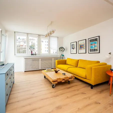 Апартаменты Colorful 3-bedroom *