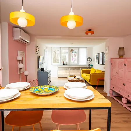 Colorful 3-bedroom 아파트 *