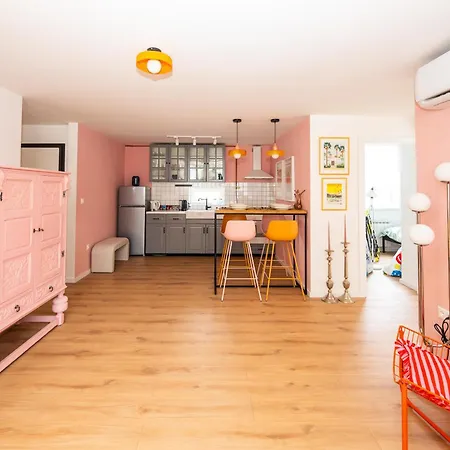 شقة Colorful 3-bedroom