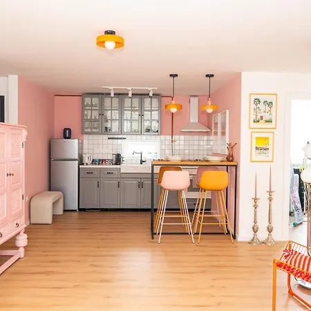 Colorful 3-bedroom