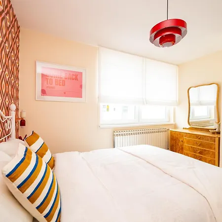 شقة Colorful 3-bedroom *