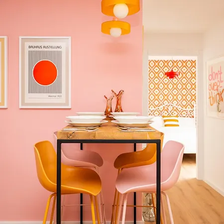 Colorful 3-bedroom شقة